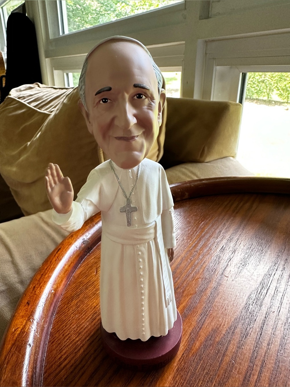 Papa Francesco- Figurine Bobblehead with Cross Necklace